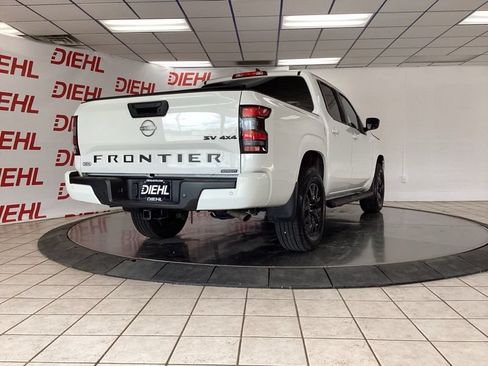 Used 2023 Nissan Frontier SV w/ Midnight Edition Package AWD/4WD image 6