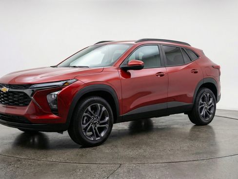 Used 2025 Chevrolet Trax LT FWD image 3