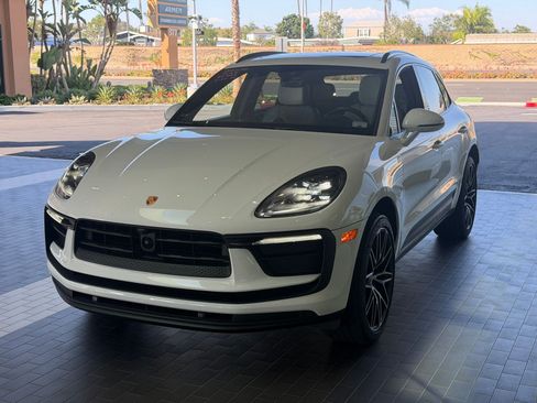 Certified 2023 Porsche Macan AWD/4WD image 1
