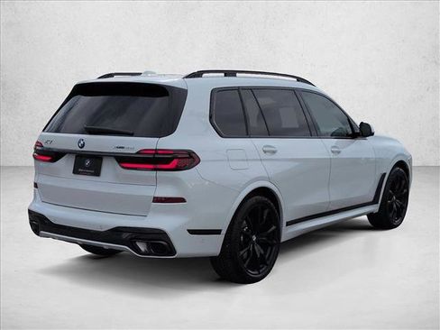 Used 2025 BMW X7 xDrive40i w/ M Sport Package image 5
