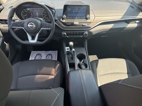 Used 2025 Nissan Altima 2.5 SV FWD image 17