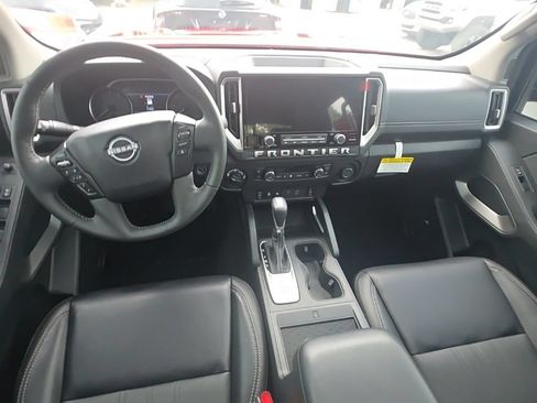Used 2025 Nissan Frontier SL AWD/4WD image 15