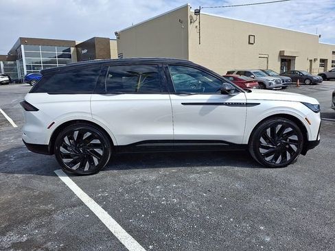 Used 2024 Lincoln Nautilus Reserve w/ Equipment Group 202A AWD/4WD image 7