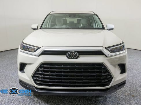 Used 2024 Toyota Grand Highlander AWD image 2