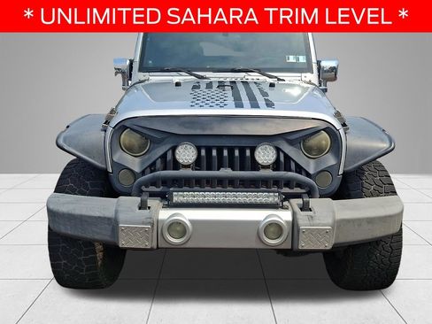 Used 2008 Jeep Wrangler Unlimited Sahara AWD/4WD image 2