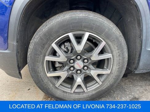 Used 2023 GMC Acadia SLE w/ Driver Convenience Package image 5