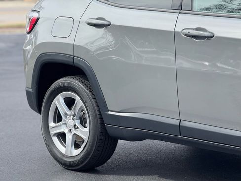 Used 2024 Jeep Compass Latitude image 9