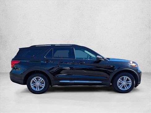Used 2021 Ford Explorer XLT image 4