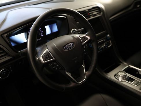 Used 2018 Ford Fusion SE w/ Equipment Group 201A image 16