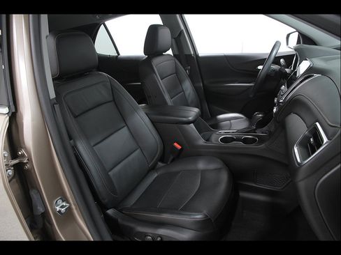 Used 2018 Chevrolet Equinox Premier FWD image 17