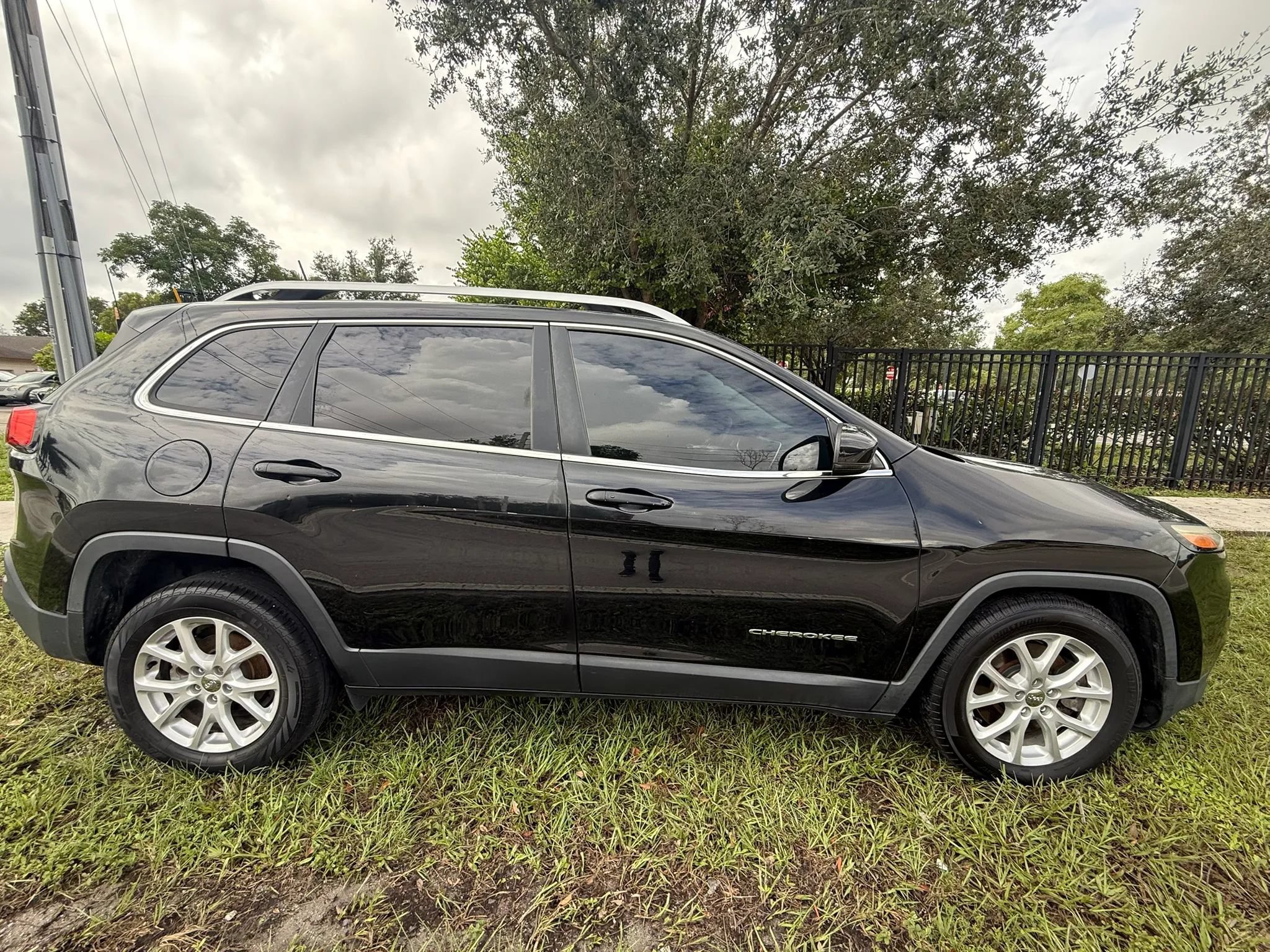Used 2018 Jeep Cherokee Latitude Plus FWD image 5