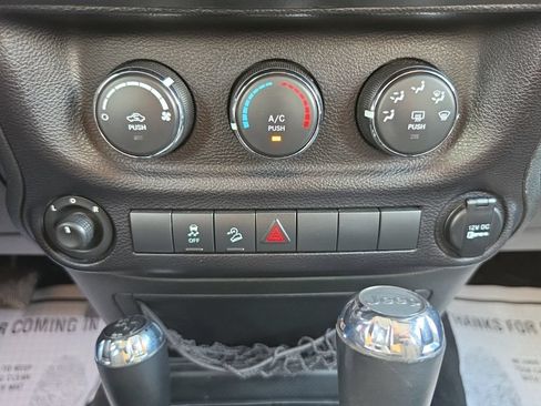 Used 2015 Jeep Wrangler Sport w/ Quick Order Package 24S AWD/4WD image 31