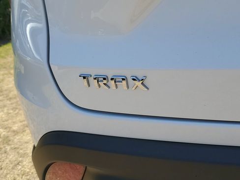 Used 2026 Chevrolet Trax LT FWD image 8