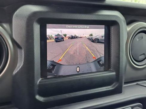 Used 2022 Jeep Gladiator Willys image 14