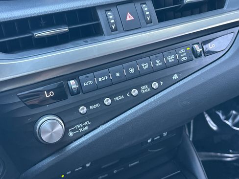 Used 2021 Lexus ES 300h w/ Premium Package FWD image 25