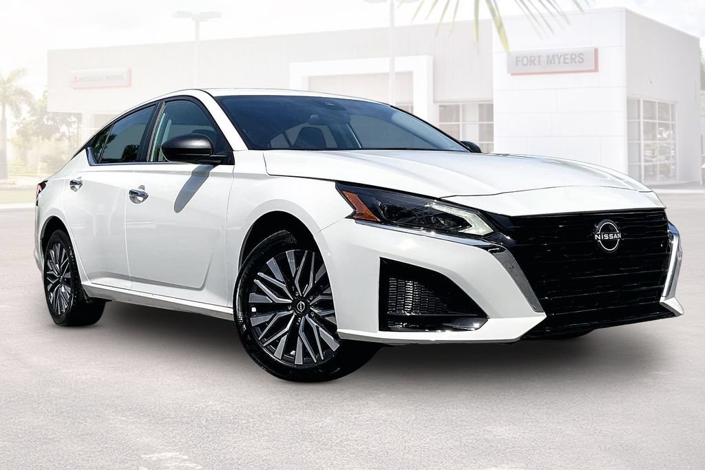 Used 2025 Nissan Altima 2.5 SV AWD/4WD image 1