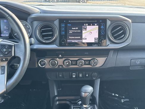 Used 2019 Toyota Tacoma TRD Off-Road AWD/4WD image 10