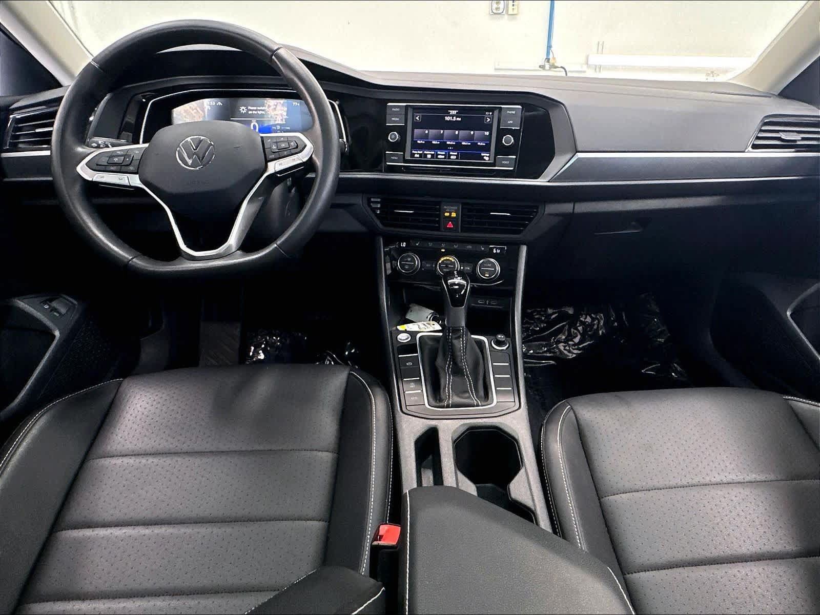 Used 2024 Volkswagen Jetta SE w/ Panoramic Sunroof Package FWD image 10