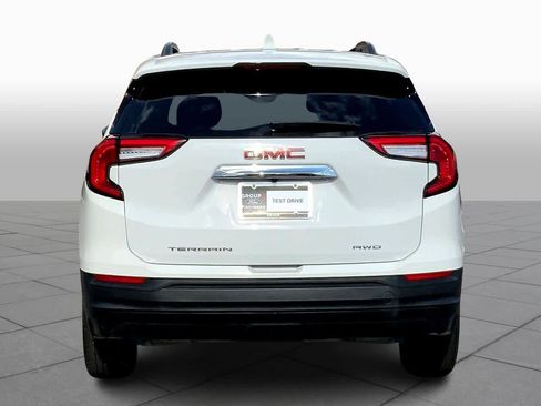 Used 2023 GMC Terrain SLE w/ Driver Convenience Package image 4
