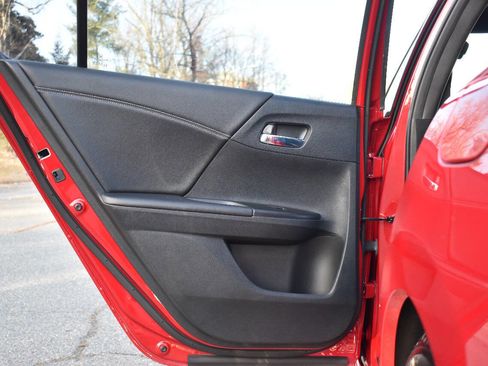 Used 2016 Honda Accord Sport image 10