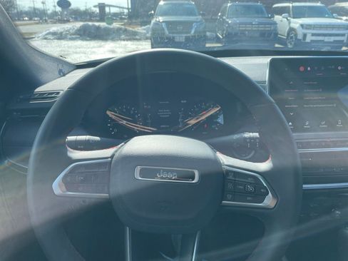 Used 2025 Jeep Compass Trailhawk image 34