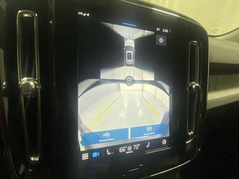 Certified 2025 Volvo XC40 B5 Plus image 25