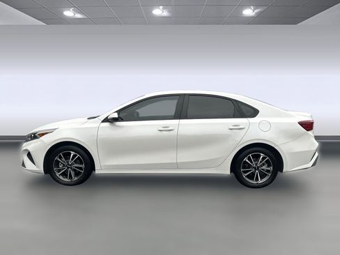 Used 2022 Kia Forte LXS w/ LXS Technology Package image 2