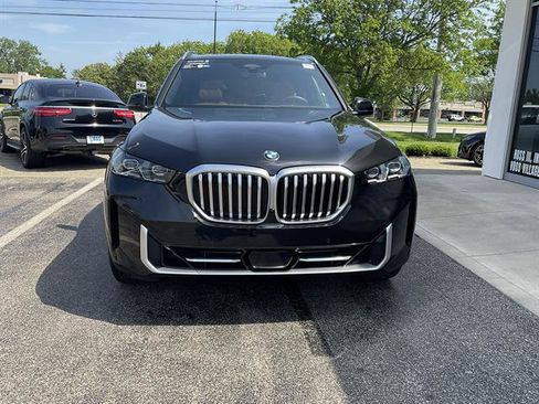 Certified 2024 BMW X5 xDrive40i w/ Premium Package AWD/4WD image 2