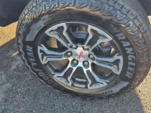 Used 2025 GMC Canyon AT4 w/ Technology Plus Package image 17