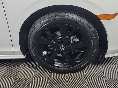 Certified 2023 Honda Odyssey Sport image 3