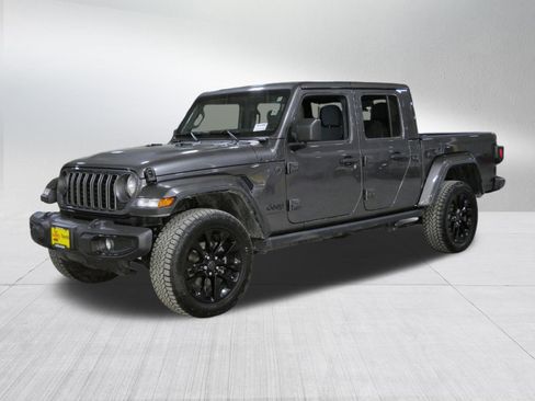 Used 2025 Jeep Gladiator Sport image 3