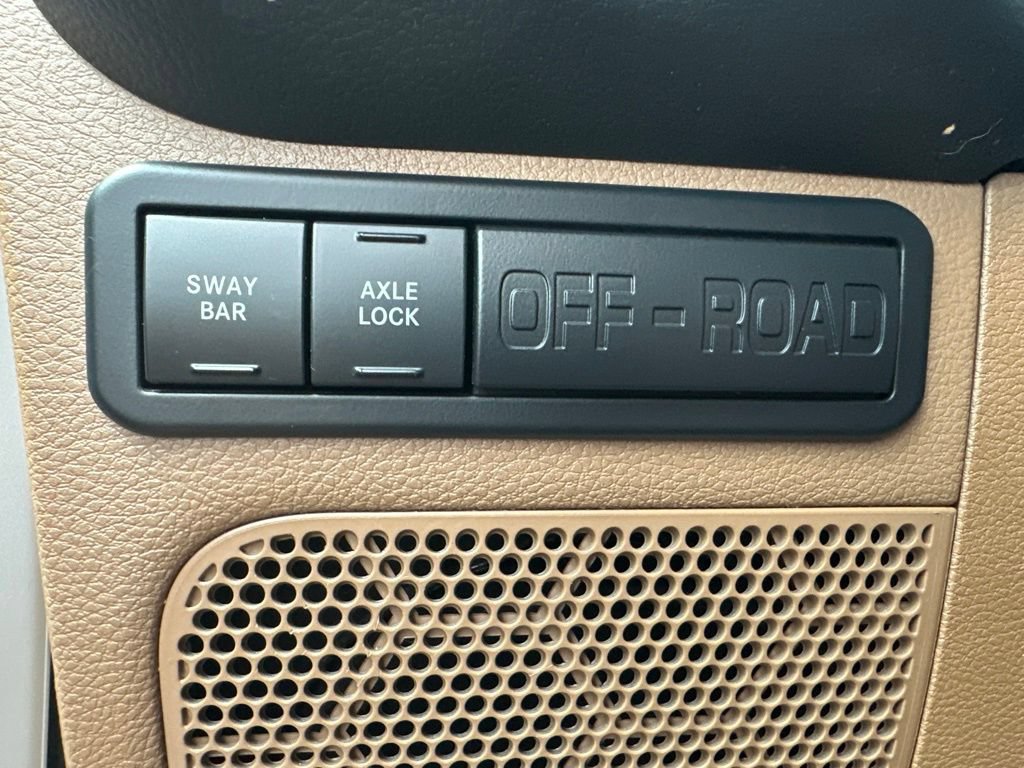 Used 2017 Jeep Wrangler Rubicon w/ Connectivity Group AWD/4WD image 20