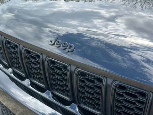 Used 2023 Jeep Grand Cherokee Altitude AWD/4WD image 6