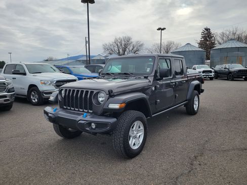 Used 2020 Jeep Gladiator Sport w/ Quick Order Package 24S image 13