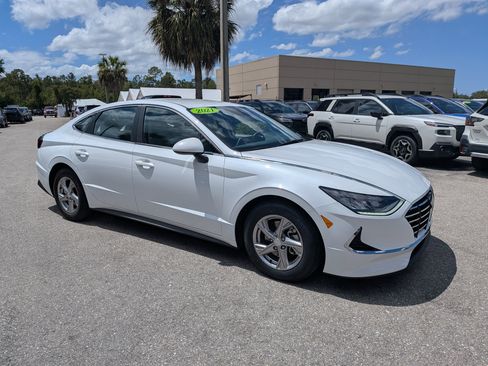 Used 2021 Hyundai Sonata SE w/ Preferred Accessory Package image 2
