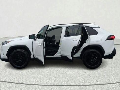 Used 2020 Toyota RAV4 LE image 11