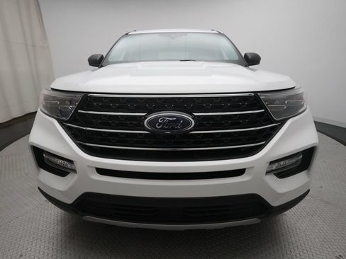 Used 2021 Ford Explorer XLT w/ Equipment Group 202A AWD/4WD image 11