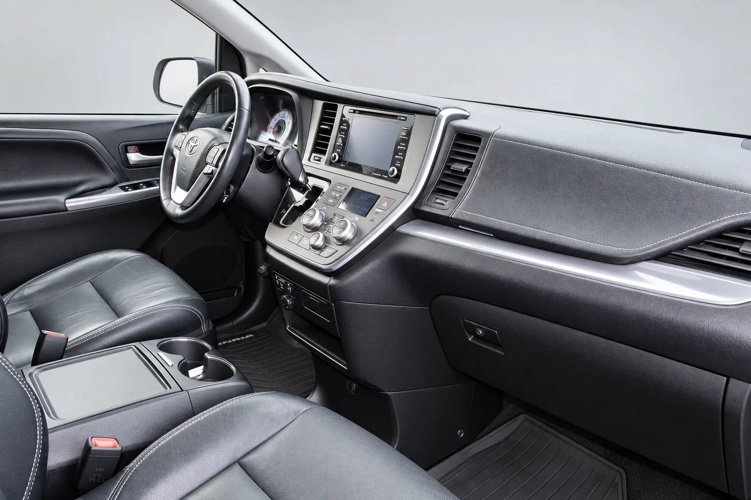 Used 2018 Toyota Sienna SE w/ SE Preferred Package FWD image 23