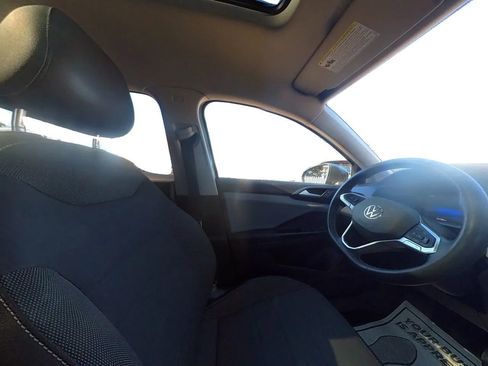 Used 2022 Volkswagen Taos SE image 26