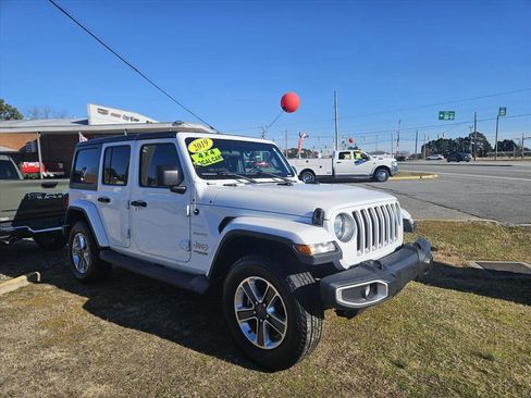 Used 2019 Jeep Wrangler Unlimited Sahara image 3