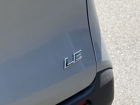 Certified 2025 Toyota Sienna LE FWD image 5