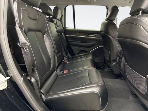 Used 2023 Jeep Grand Cherokee Limited w/ Black Appearance Package image 19