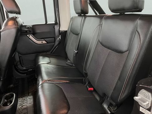 Used 2016 Jeep Wrangler Unlimited Sahara AWD/4WD image 12