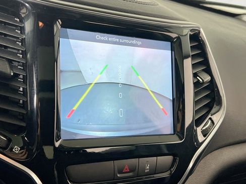 Used 2022 Jeep Cherokee Limited w/ Mopar Interior Package image 13