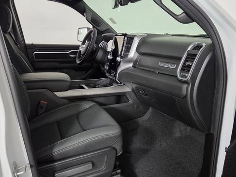 New 2026 RAM 1500 4x4 Crew Cab image 32