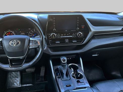 Used 2021 Toyota Highlander Limited AWD/4WD image 7