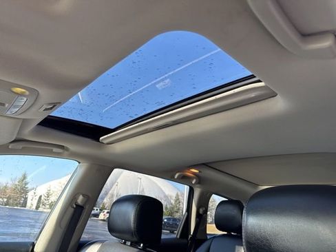 Used 2019 Nissan Pathfinder Platinum image 17