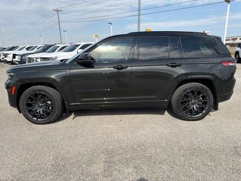 Used 2023 Jeep Grand Cherokee Summit AWD/4WD image 8