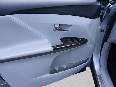 Used 2015 Toyota Venza LE image 11