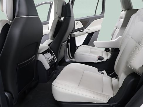 Used 2025 Lincoln Aviator Reserve w/ Equipment Group 201A image 26